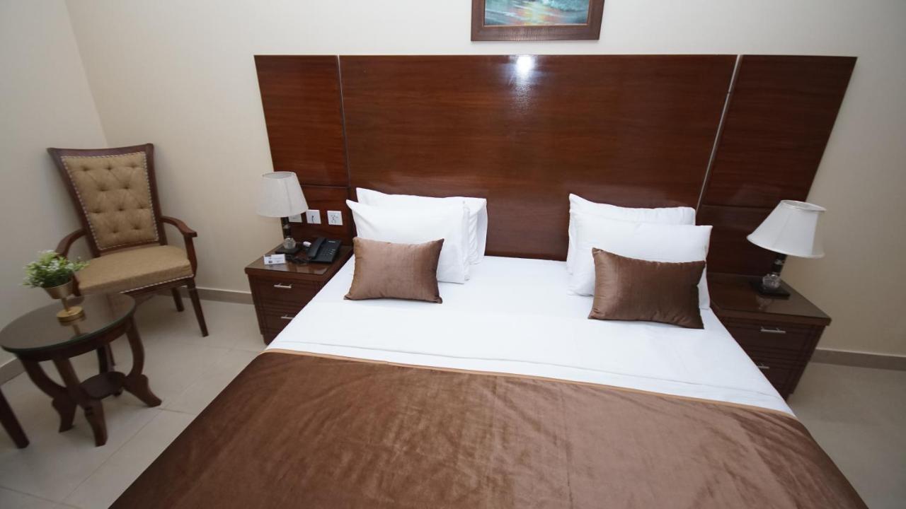 World Inn Hotel 卡拉奇 外观 照片
